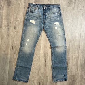 Levi Distressed Jeans
